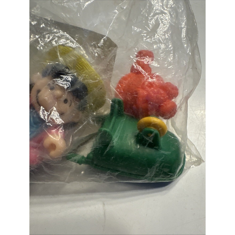 Peanuts Lucy's Apple Cart 1989 McDonald's Vinyl Toy Figurine Vintage - Picture 4 of 4